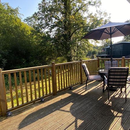 Chalet 64, Lakeside, Glan Gwna Holiday Park カーナーヴォン エクステリア 写真
