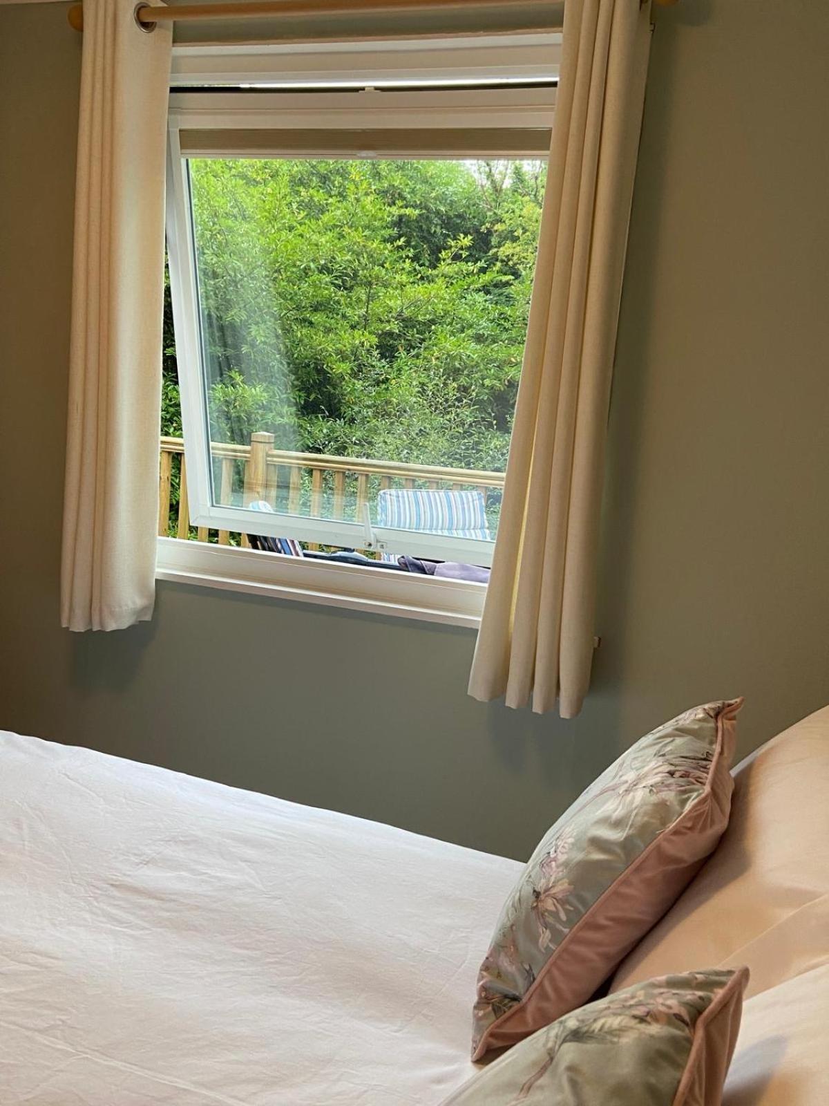 Chalet 64, Lakeside, Glan Gwna Holiday Park カーナーヴォン エクステリア 写真