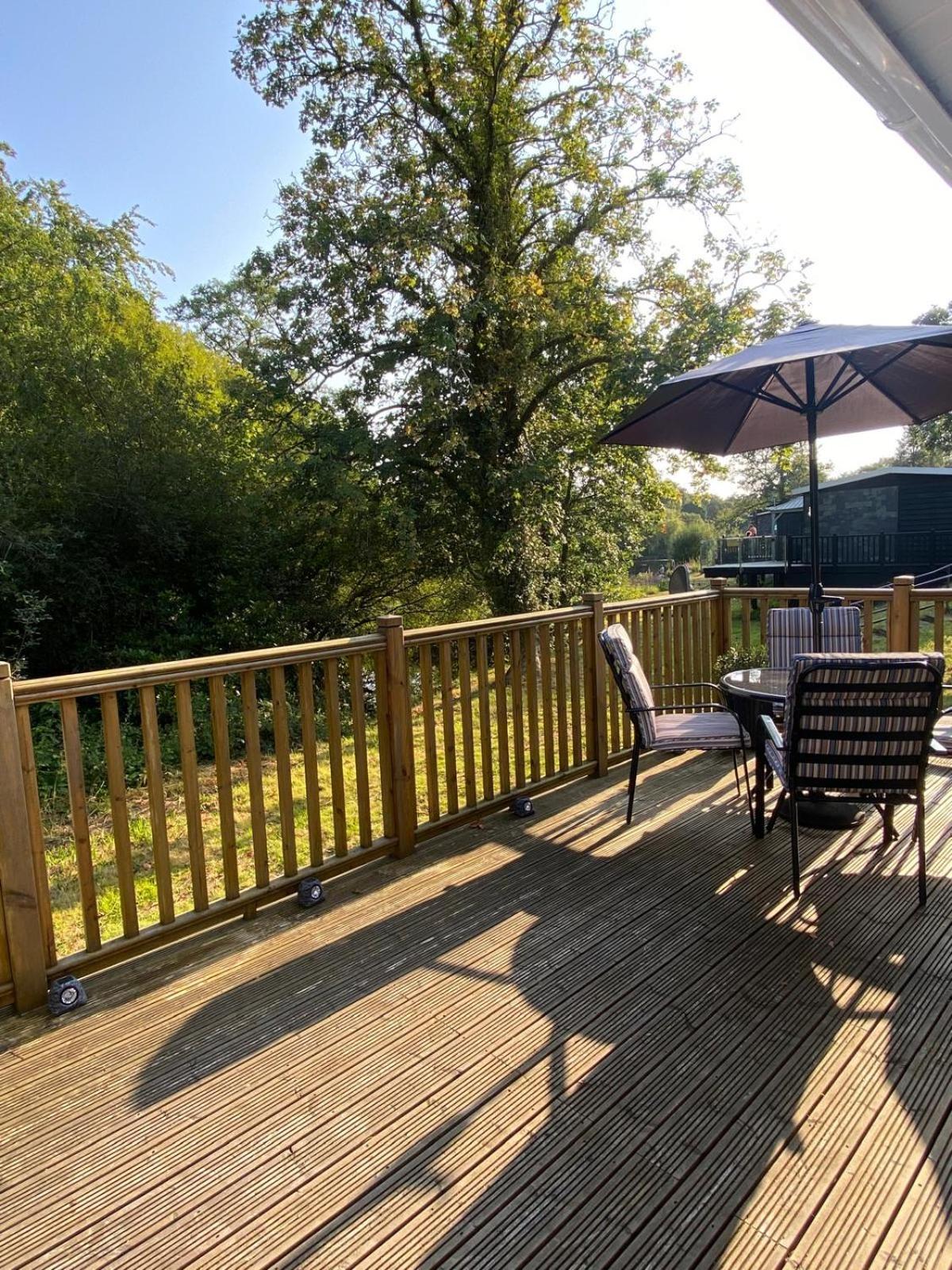 Chalet 64, Lakeside, Glan Gwna Holiday Park カーナーヴォン エクステリア 写真