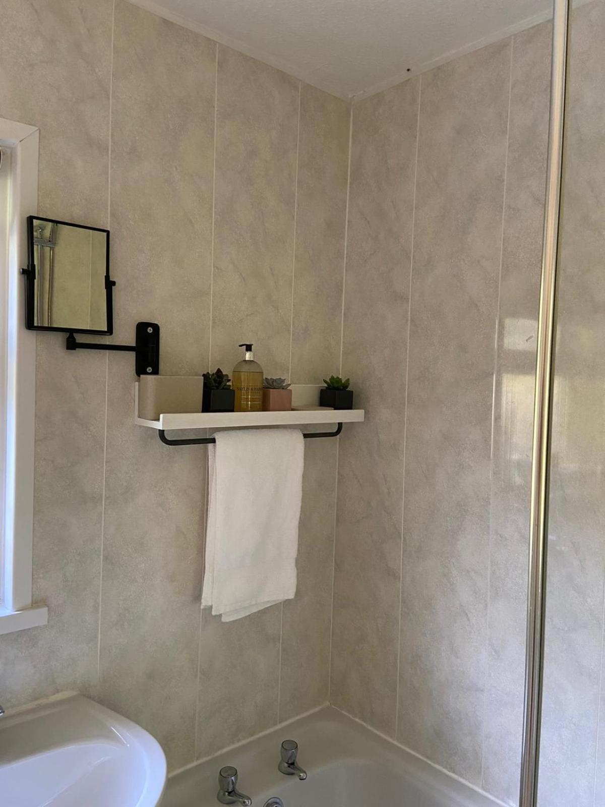 Chalet 64, Lakeside, Glan Gwna Holiday Park カーナーヴォン エクステリア 写真