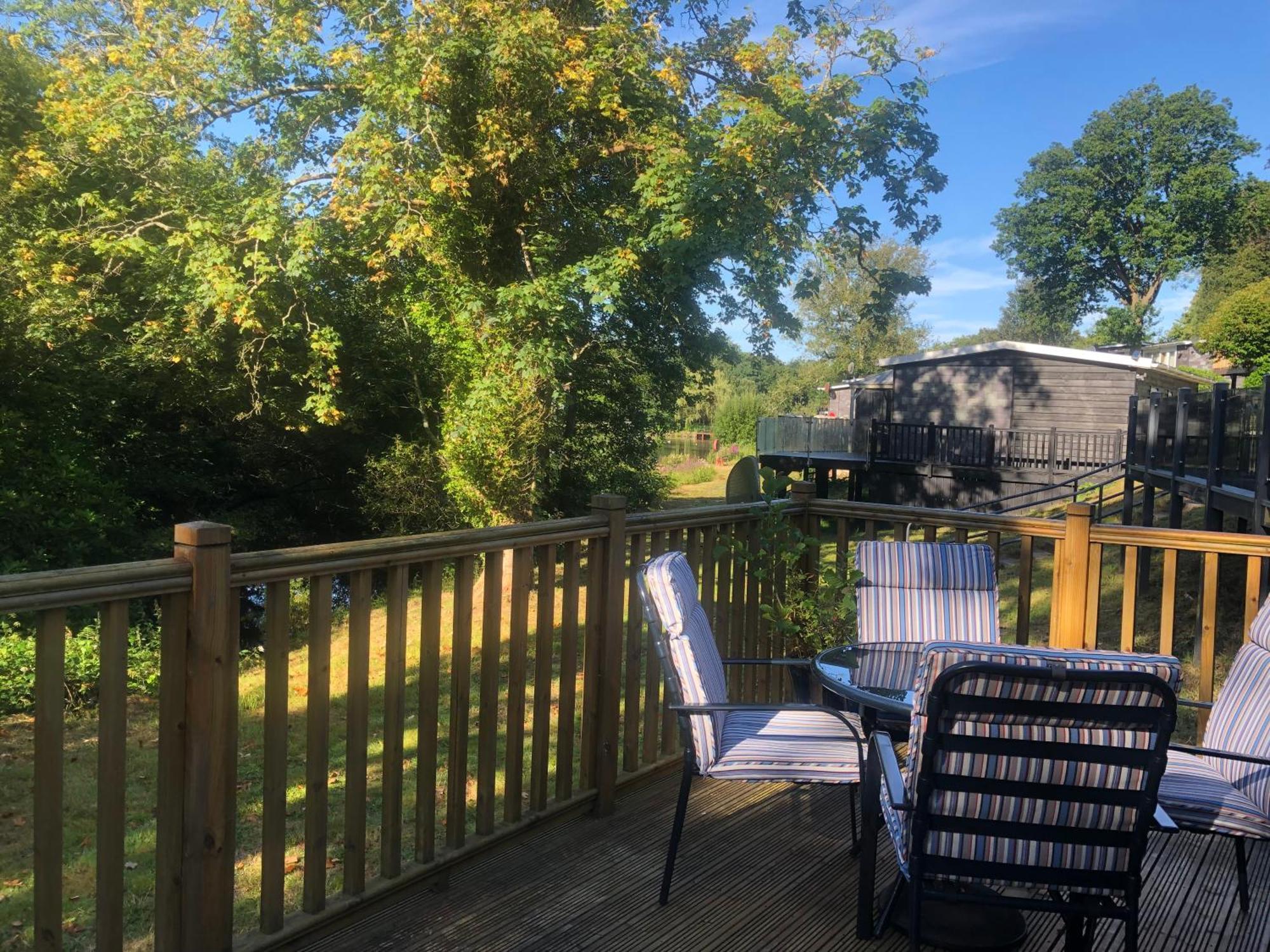 Chalet 64, Lakeside, Glan Gwna Holiday Park カーナーヴォン エクステリア 写真