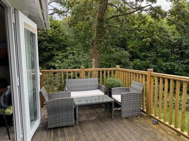 Chalet 64, Lakeside, Glan Gwna Holiday Park カーナーヴォン エクステリア 写真