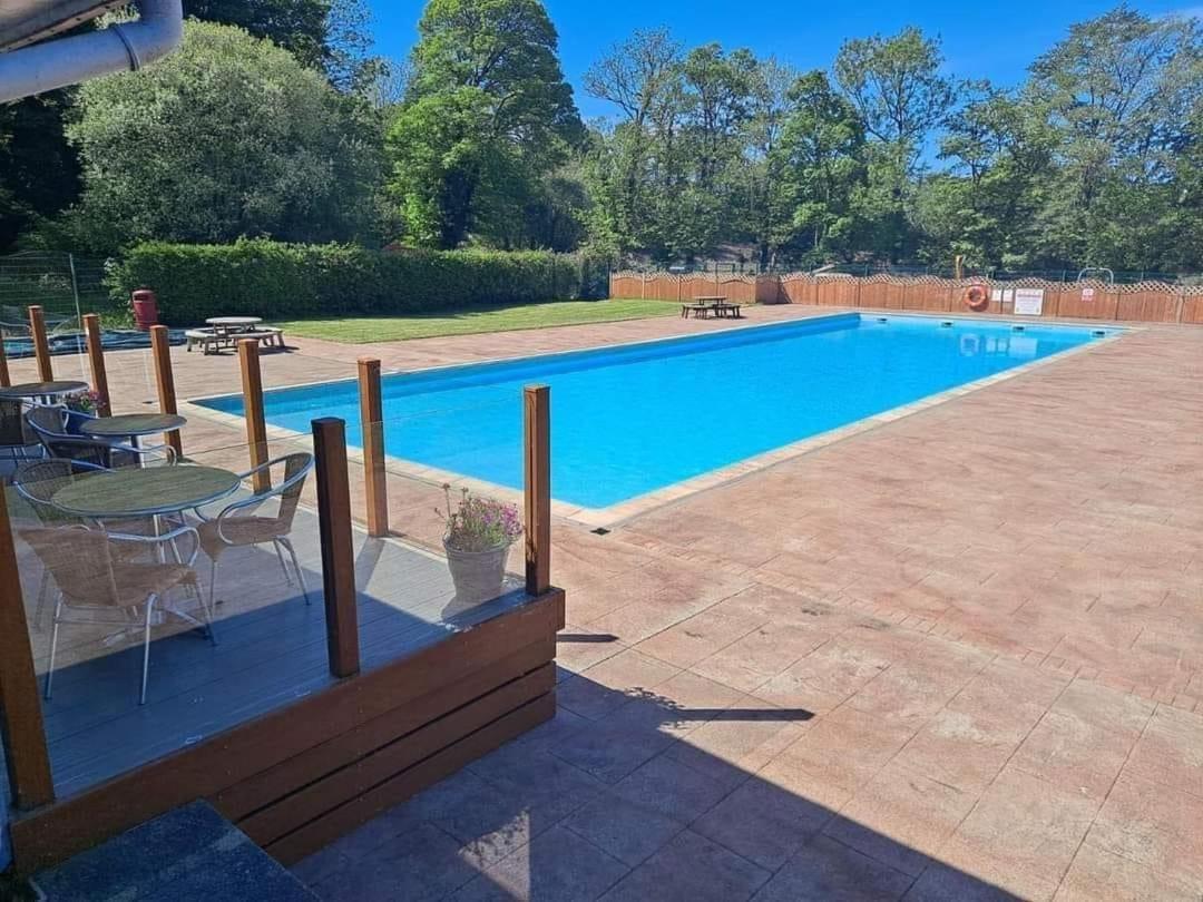 Chalet 64, Lakeside, Glan Gwna Holiday Park カーナーヴォン エクステリア 写真